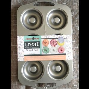 Nordic Ware Treat™ Nonstick Donut Pan 6 Holes NWT